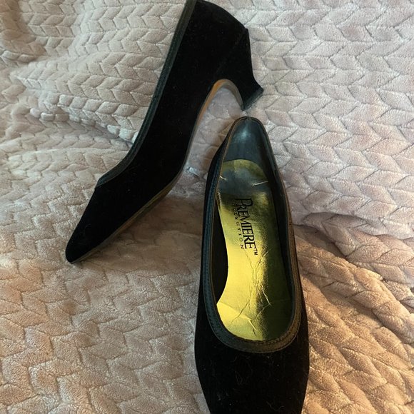 EUC Vintage Premier Collection women's Black Velvet Heels  Size 9 - Picture 2 of 12